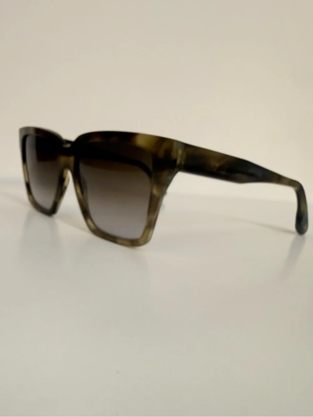 Victoria Beckham VB672S women’s  Sunglasses Square Tortoise Striped Khaki Havana
